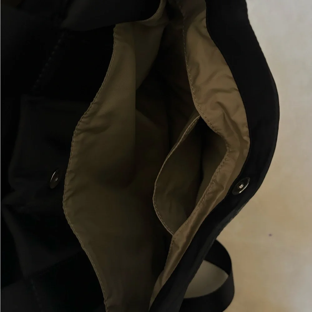 Tumi Convertible Messenger Tote - a “does it all” bag in great condition. - Picture 7 of 12